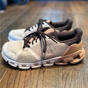 Women's OnClouds Running Shoes